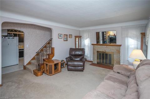 6903 Charles Ave, Parma, OH 44129 photo 3