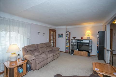 6903 Charles Ave, Parma, OH 44129 photo 5