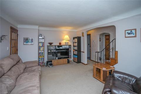 6903 Charles Ave, Parma, OH 44129 photo 4