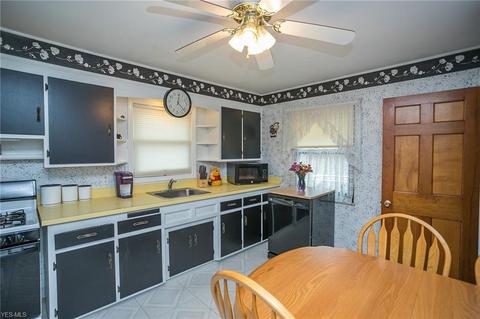 6903 Charles Ave, Parma, OH 44129 photo 9