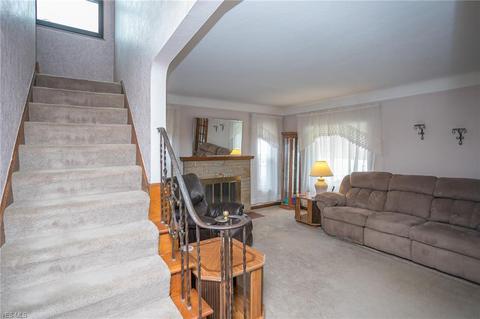 6903 Charles Ave, Parma, OH 44129 photo 7