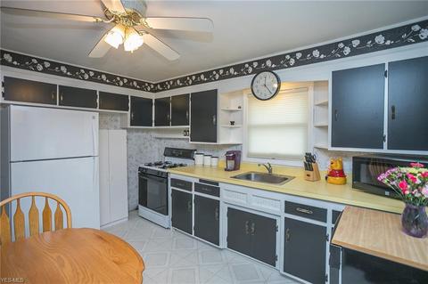 6903 Charles Ave, Parma, OH 44129 photo 8