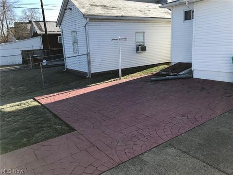 429 E 5th St, Dover, OH 44622 photo 4
