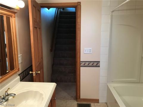429 E 5th St, Dover, OH 44622 photo 12