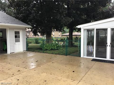 33 Pinehurst Rd, Munroe Falls, OH 44262 photo 3