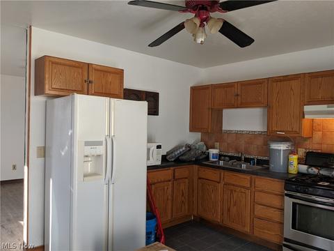 612 Delaware Ave, Elyria, OH 44035 photo 6