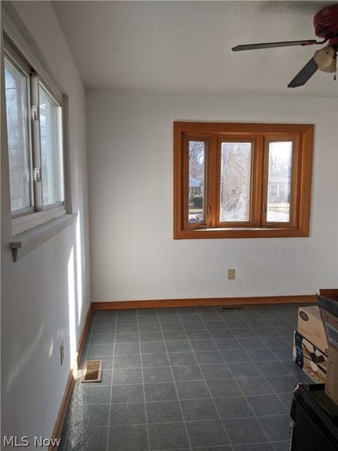 612 Delaware Ave, Elyria, OH 44035 photo 5