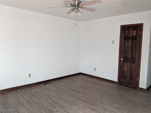 612 Delaware Ave, Elyria, OH 44035 photo 4