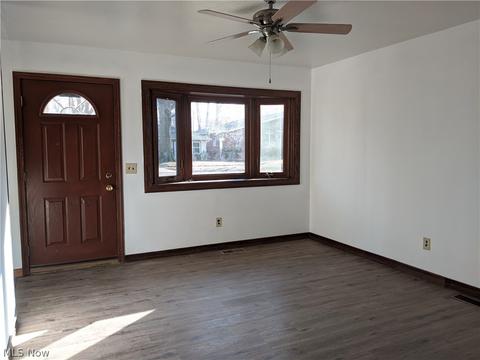 612 Delaware Ave, Elyria, OH 44035 photo 3