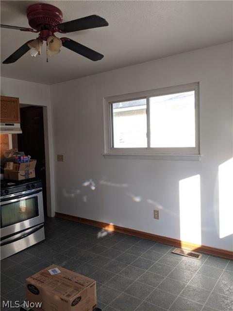 612 Delaware Ave, Elyria, OH 44035 photo 8