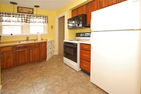 143 Pasadena Ave, Elyria, OH 44035 photo 2