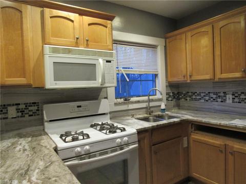 10 Phillips Ct, Elyria, OH 44035 photo 4