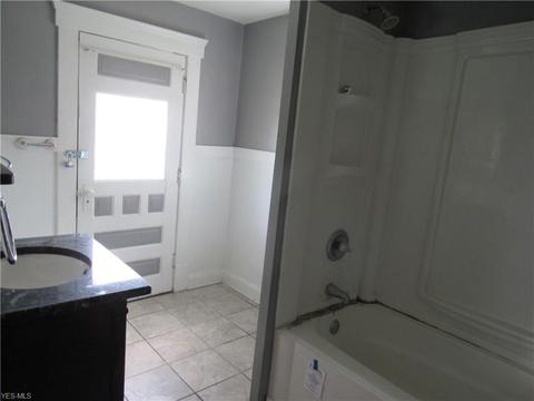 10 Phillips Ct, Elyria, OH 44035 photo 7