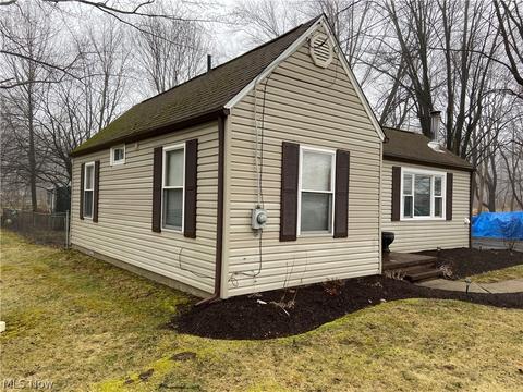 2048 Beach Dr, Akron, OH 44312 photo 13