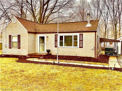 2048 Beach Dr, Akron, OH 44312 photo 1