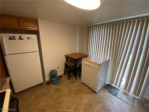 2048 Beach Dr, Akron, OH 44312 photo 3
