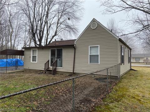 2048 Beach Dr, Akron, OH 44312 photo 14