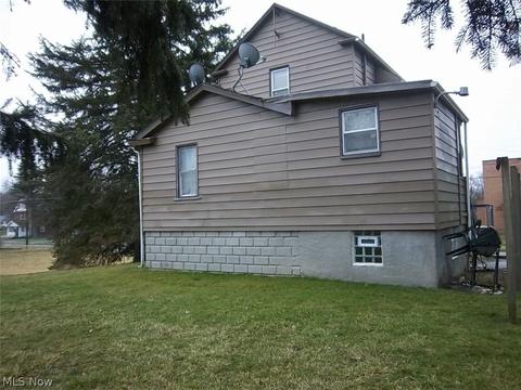416 Devitt Ave, Campbell, OH 44405 photo 5