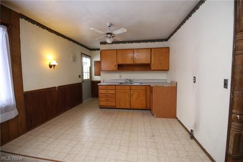 3911 Root Ave NE, Canton, OH 44705 photo 7