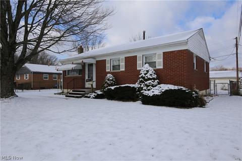 3911 Root Ave NE, Canton, OH 44705 photo 2