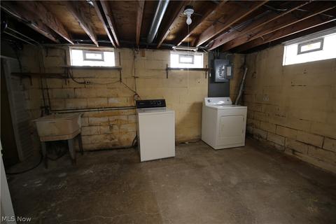 3911 Root Ave NE, Canton, OH 44705 photo 17