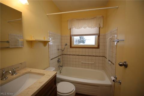 3911 Root Ave NE, Canton, OH 44705 photo 15