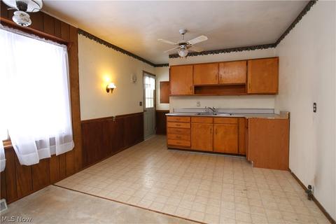 3911 Root Ave NE, Canton, OH 44705 photo 6