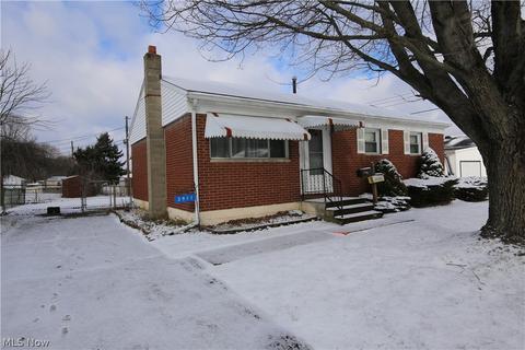 3911 Root Ave NE, Canton, OH 44705 photo 1