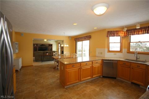 301 Wintercreek Cir, Wadsworth, OH 44281 photo 9