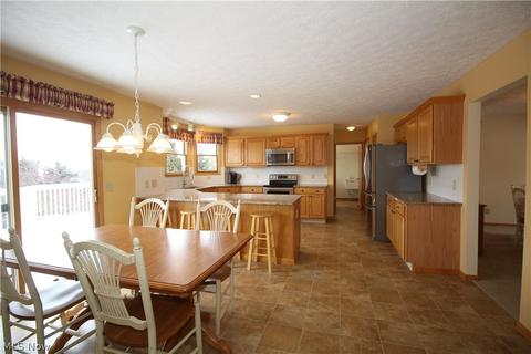 301 Wintercreek Cir, Wadsworth, OH 44281 photo 8
