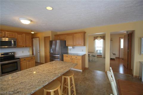 301 Wintercreek Cir, Wadsworth, OH 44281 photo 11