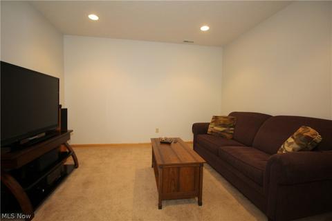 301 Wintercreek Cir, Wadsworth, OH 44281 photo 23