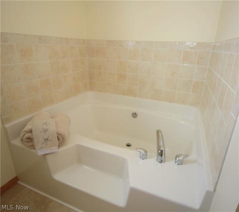 301 Wintercreek Cir, Wadsworth, OH 44281 photo 16