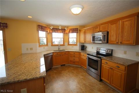 301 Wintercreek Cir, Wadsworth, OH 44281 photo 10