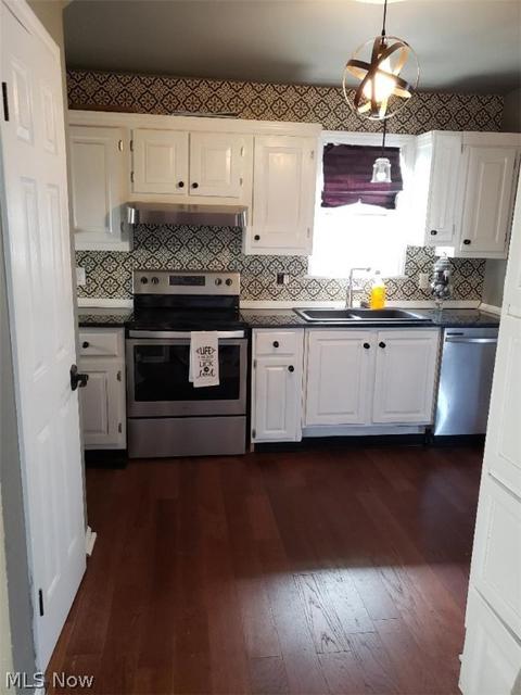 302 Marion Dr, Bedford, OH 44146 photo 3