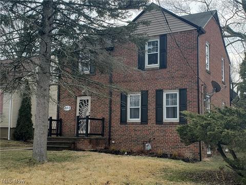 302 Marion Dr, Bedford, OH 44146 photo 2