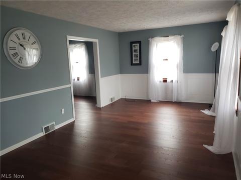 302 Marion Dr, Bedford, OH 44146 photo 4