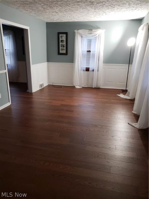 302 Marion Dr, Bedford, OH 44146 photo 5