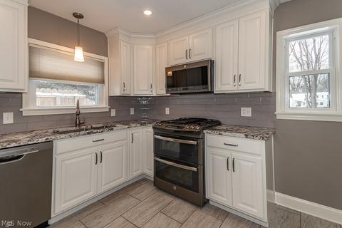 38826 Willodale Dr, Willoughby, OH 44094 photo 2