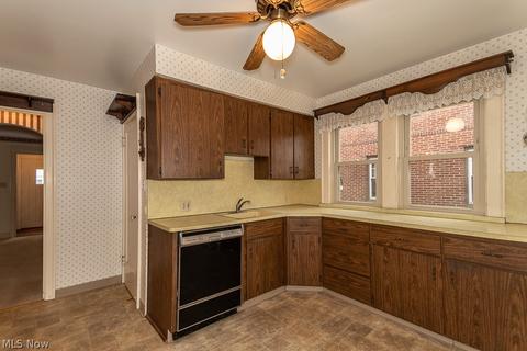 94 E 207th St, Euclid, OH 44123 photo 10