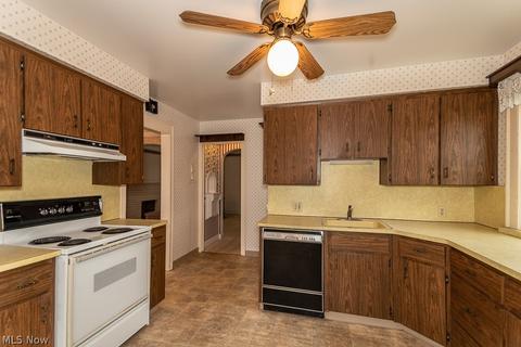 94 E 207th St, Euclid, OH 44123 photo 9