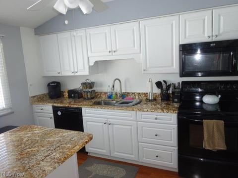 376 Baldwin Dr, Berea, OH 44017 photo 5