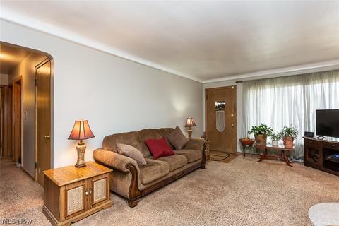 10503 Windham Rd, Parma, OH 44130 photo 5