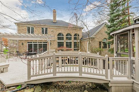 35645 Michael Dr, Solon, OH 44139 photo 2