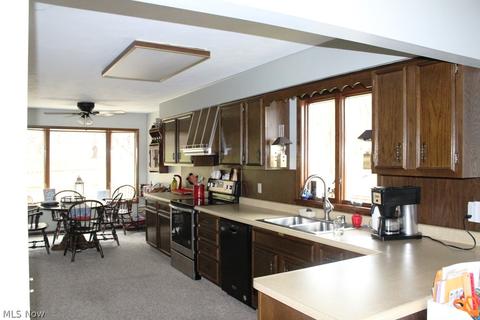 161 E Mohawk Dr, Malvern, OH 44644 photo 2