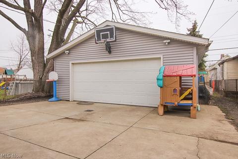 3322 Maplecrest Ave, Parma, OH 44134 photo 17
