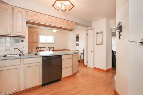 3322 Maplecrest Ave, Parma, OH 44134 photo 5