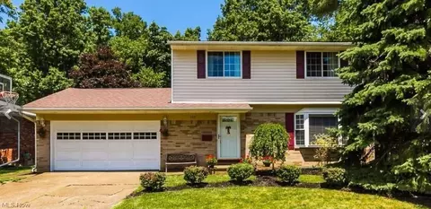 429 Windsor Dr, Elyria, OH 44035 photo 1