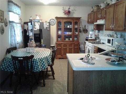 1536 E 31st St, Lorain, OH 44055 photo 3