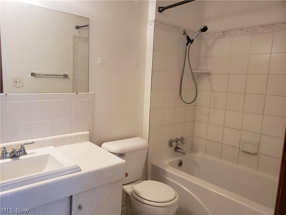  23827 David Dr #210, North Olmsted, OH 44070 photo 6